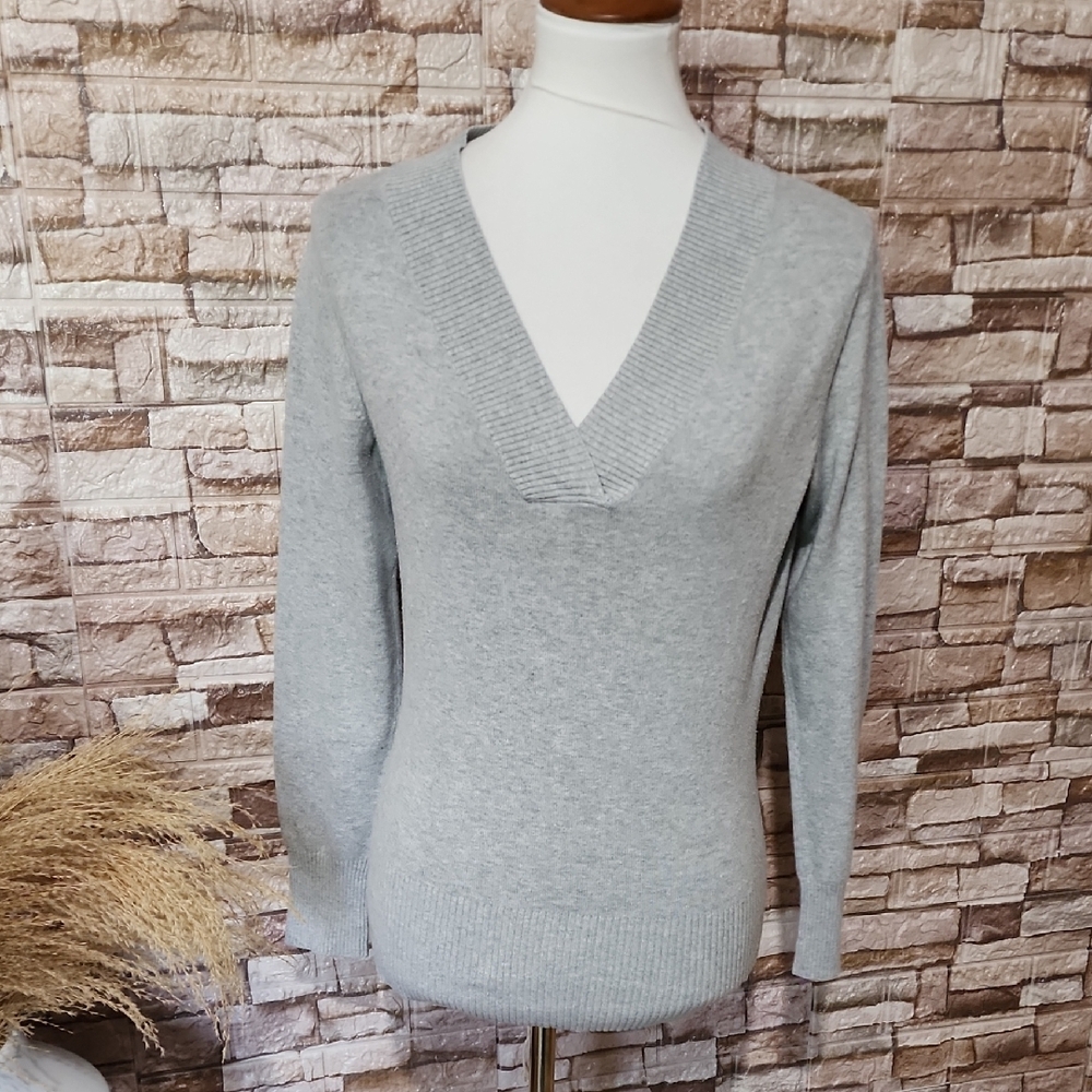 Gap Elegant Gray V-Neck Women's Sweater